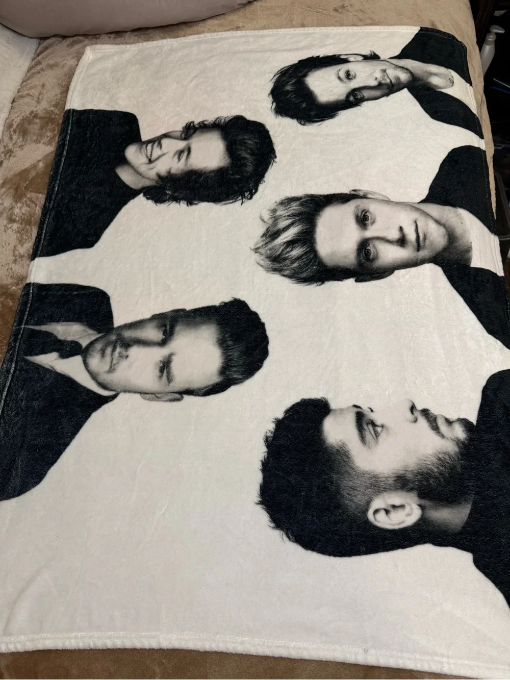 One Direction Super Soft 38” X 56” Black & White Plush Blanket